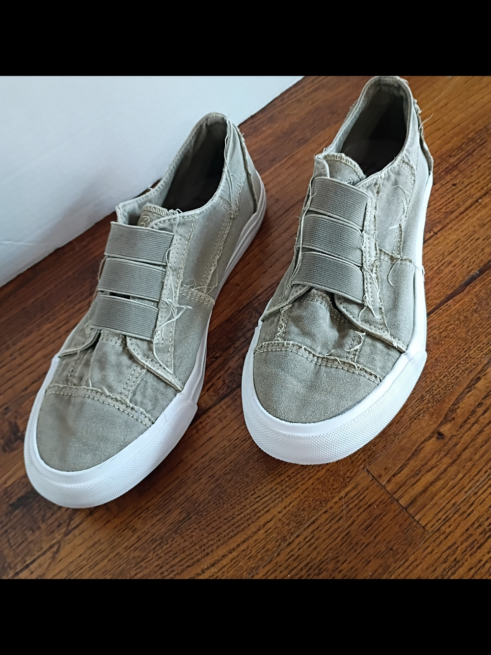 Casual Slip-On Blowfish Women's Sneakers in Olive Green Size 10 Grunge